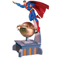 Superman Deluxe Statue with Motorized Rotating Daily Planet Base